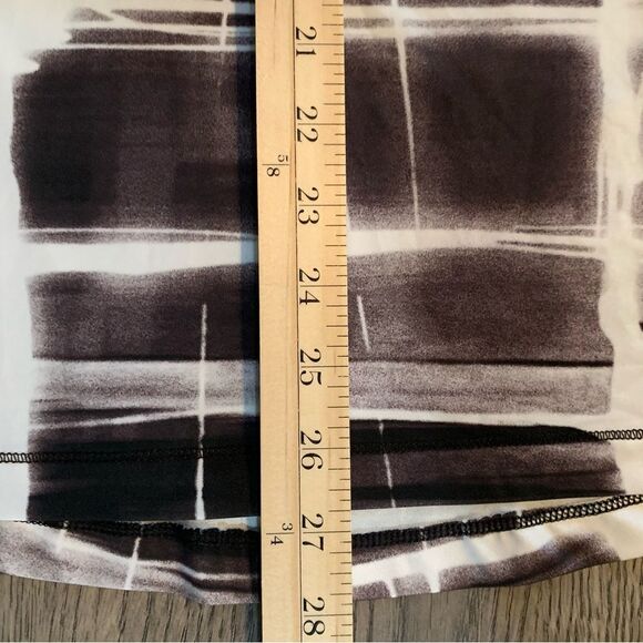 NIKE Pro Half Zip Women’s Medium White Black Thumb Hole. - Picture 15 of 15